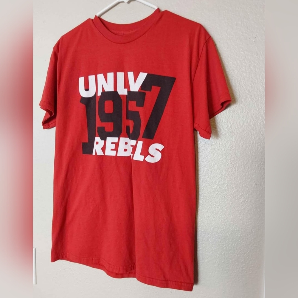 UNLV Rebels T-shirt, Men's size Medium Red UNLV Rebels 1957 T-shirt